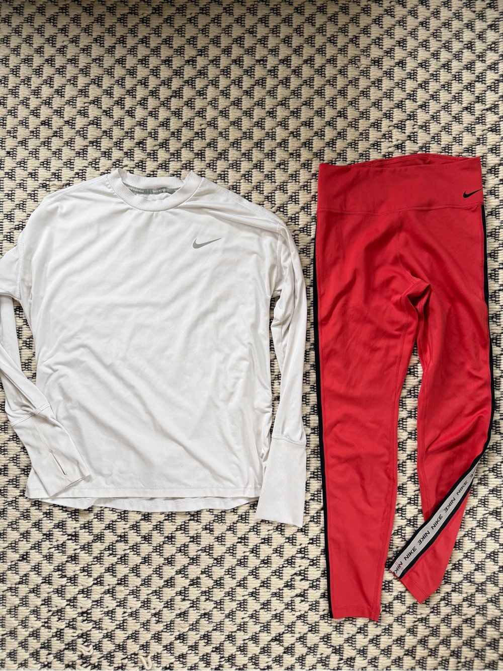 Nike Women’s top (M) and bottoms (S) lot